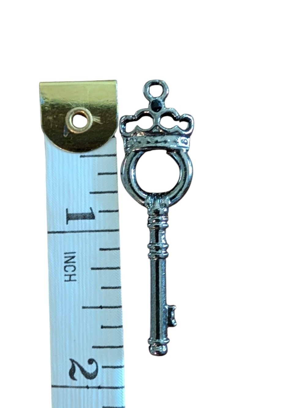 Antique-Style Silver Key Pendant - Picture 4 of 4